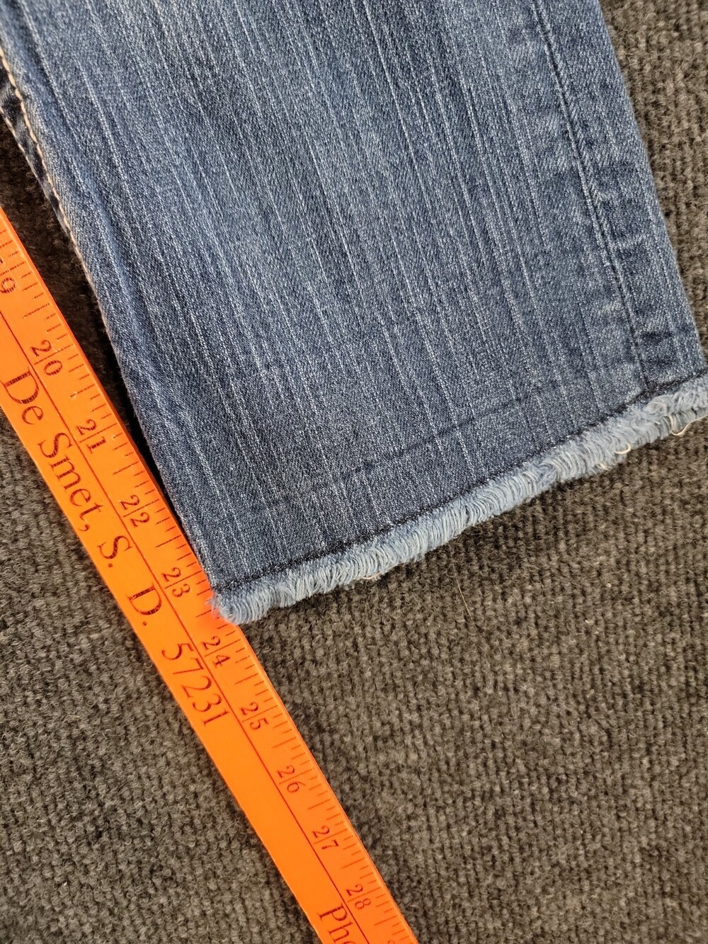 BKE Stella Jeans Womens 27 Blue Capri Cropped Distressed Stretch